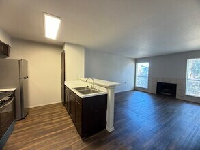 Building Photo - 10001 Westpark Dr