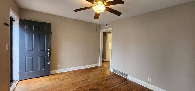 Building Photo - GREAT Renovation in St. Matthews!  3 Bedrooms, 1 Full Bathroom! Hardwood Floors & ALL Appliances!...