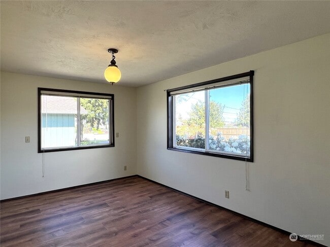 dinning room - 408 W Hemlock St