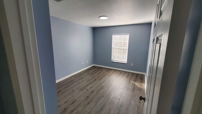 Foto del edificio - 8007 Sutton Terrace Ln