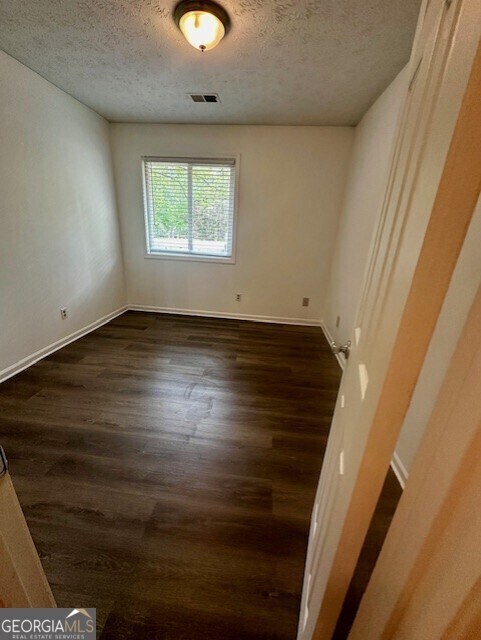 Building Photo - 8388 Glenwoods Terrace