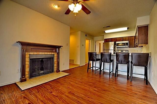 Foto principal - 6910 Skillman St