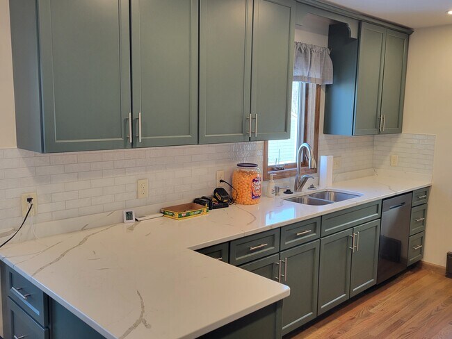 Kitchen - 4605 Oneida St