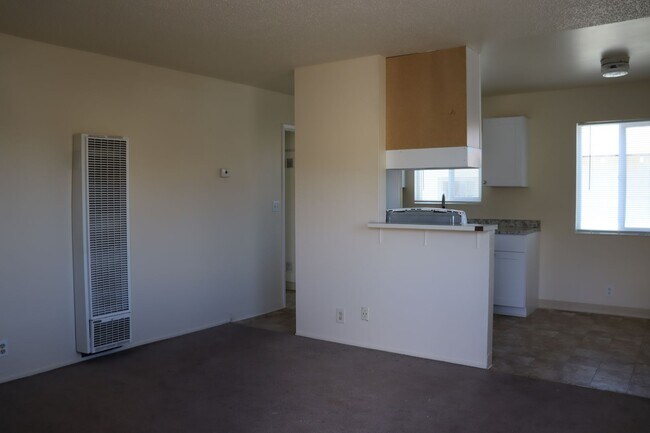 Building Photo - Cypress St 14
