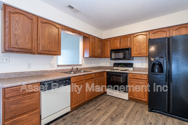Foto del edificio - 385 Hawthorne Oaks Way