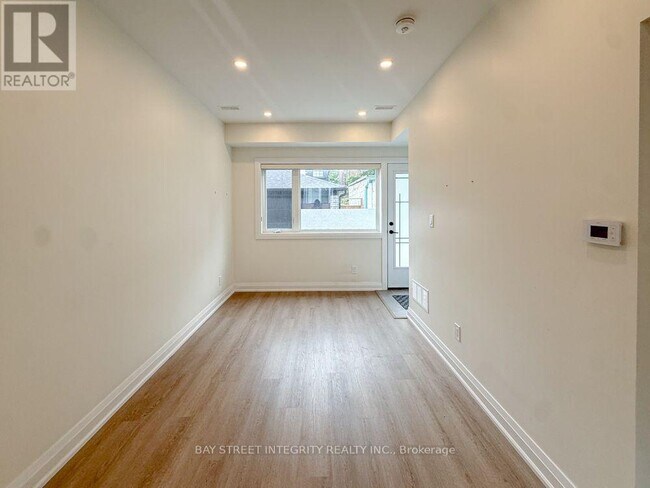 Building Photo - 598 Crawford St