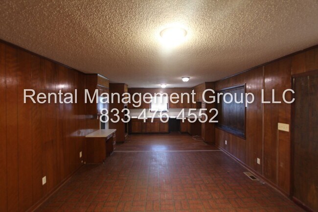 Building Photo - 4 Bedroom, 2 Bath!  New on the Market!  Be...