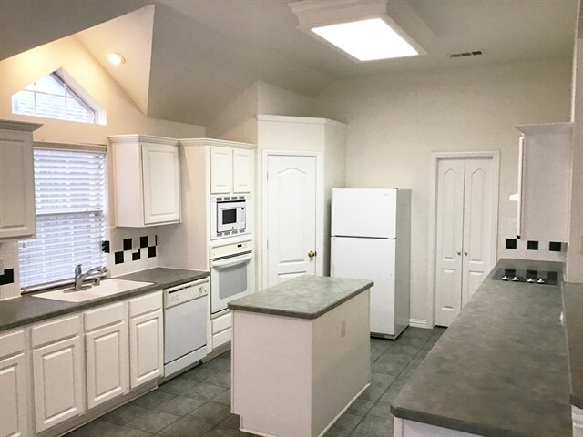 Building Photo - 2500 Kariba Ln