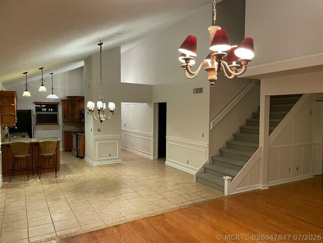Foto del edificio - 232 Maplecrest Cir