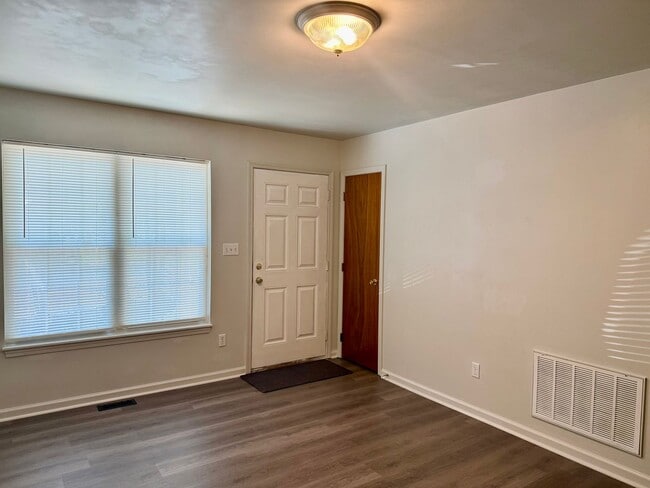 Building Photo - 810-812 N. Mebane St
