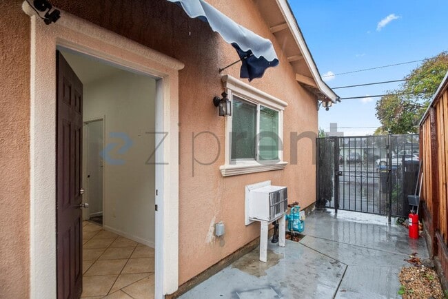 Foto del edificio - 2661 S King Rd