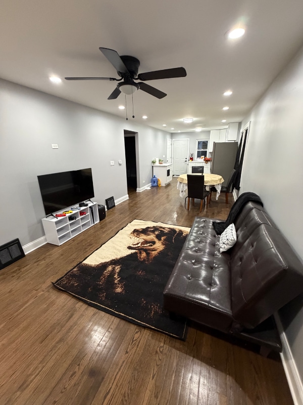 Photo - 5704 S Kilbourn Ave (Chicago, IL)