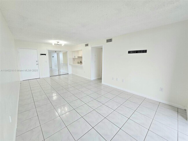 Foto del edificio - 8231 NW 8th St