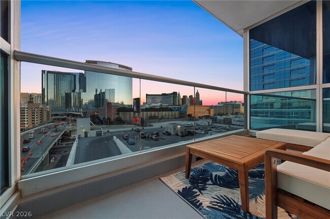 Foto del edificio - 4525 Dean Martin Dr