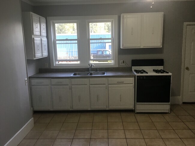 Foto del edificio - 1705 W 15th St