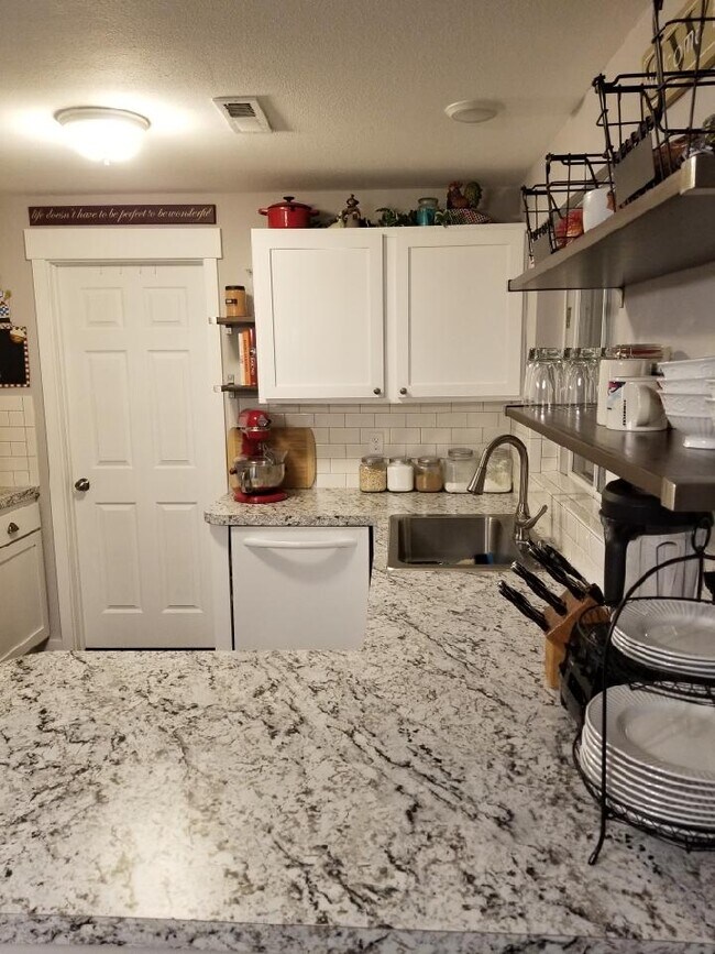 Foto del edificio - 1337 NE Dawn Rd