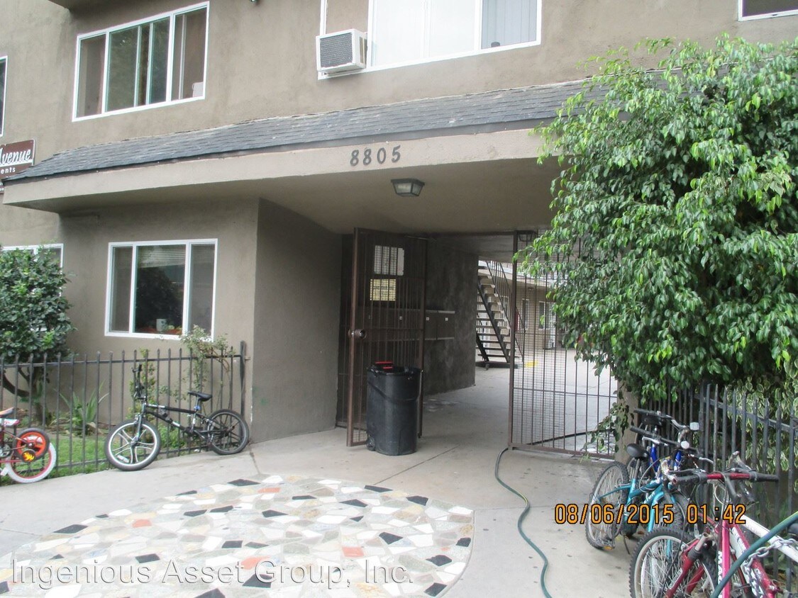 Primary Photo - 8805 Orion Ave