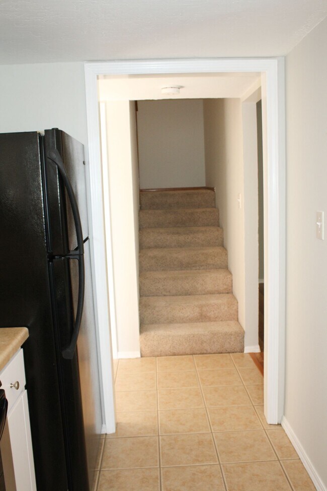 Building Photo - 2701 NW Friar Tuck Ln