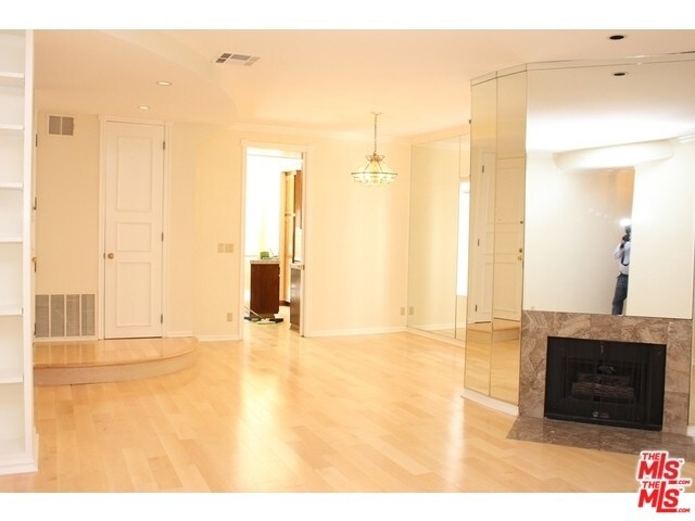 Foto del edificio - 10531 Ashton Ave