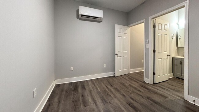 Foto del edificio - 1235 W Huntingdon St