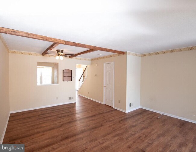 Building Photo - 221 Leedom Way