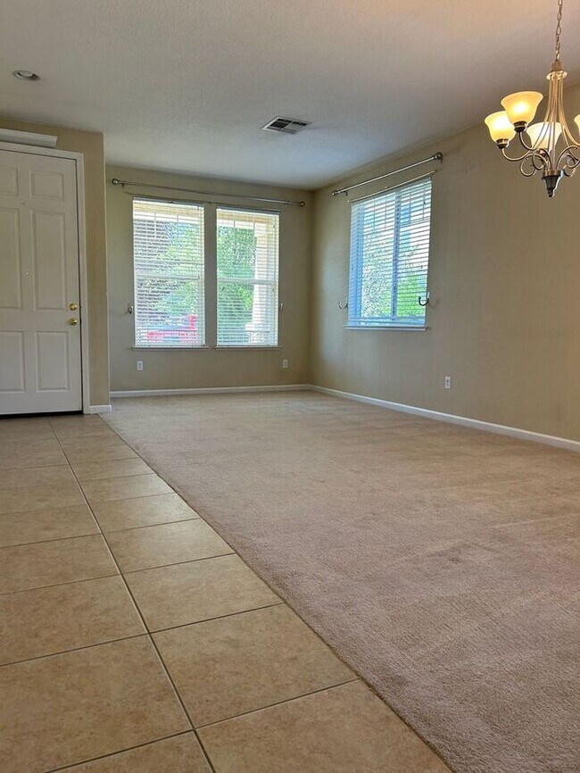 Foto del edificio - AVAILABLE NOW! 4 bed, 3 bath home in Wingf...