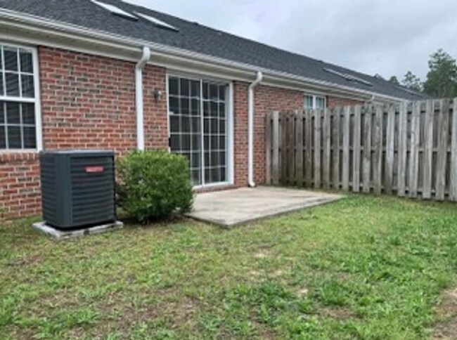 Foto del edificio - 3 bedroom, 2 bathroom townhome in Carleton Place