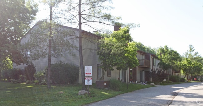 Building Photo - Batavia Meadows