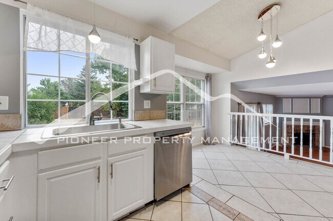 Foto del edificio - 8550 Van Gordon Ct