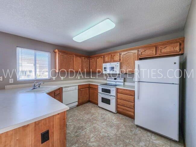 Building Photo - Rent Special!** Spacious 3 Bedroom, 2.5 Ba...