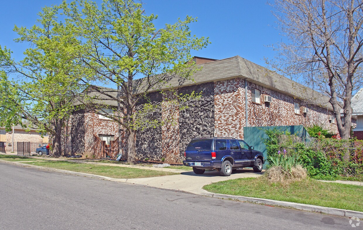 Foto principal - 2535-2539 E 10th St