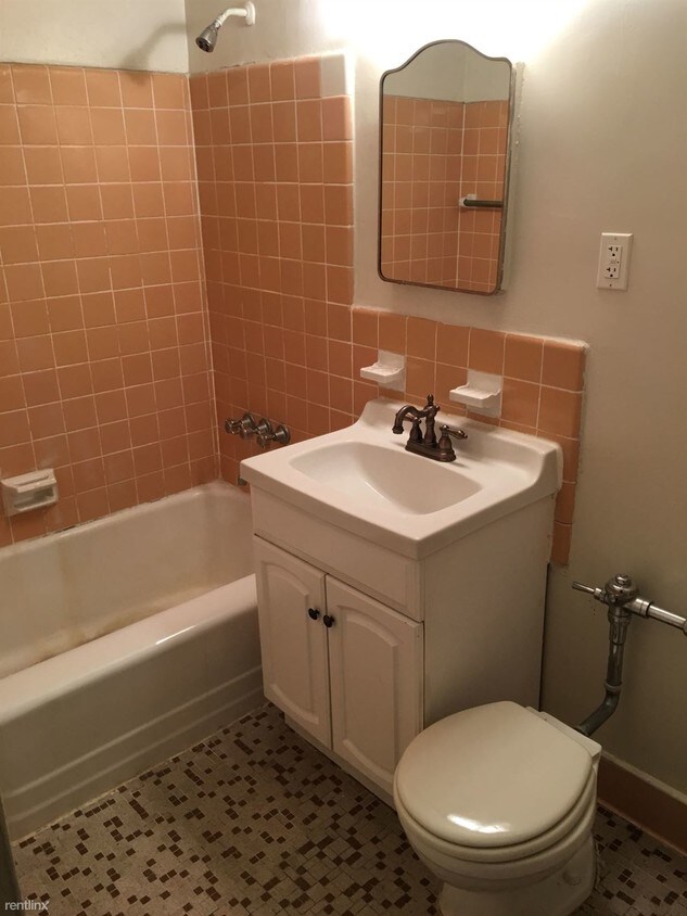 Foto del edificio - 227 E 7th St