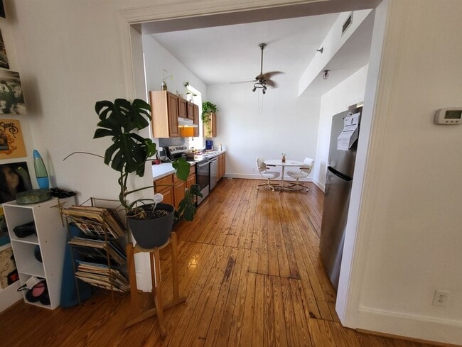 Building Photo - 228 W Broad St