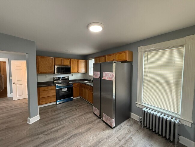 Foto del edificio - Spacious Five Bedroom, Single Family Home ...