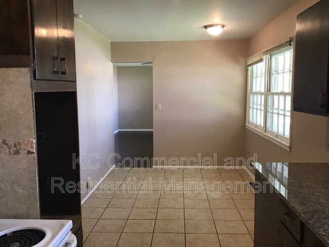 Foto del edificio - 8803 Blue Ridge Blvd