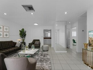 Building Photo - 1811 SW 97th Ter