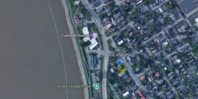 Building Photo - 605 SE Riverside Dr