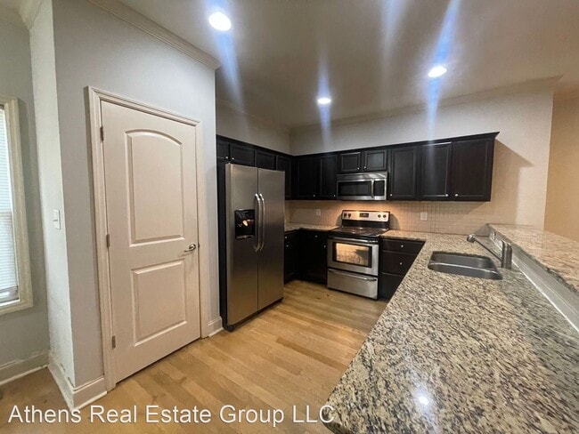 Building Photo - 4 br, 4.5 bath House - 115 Appleby Drive