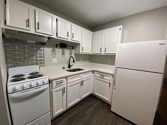 Foto del edificio - 215 Bakertown Rd