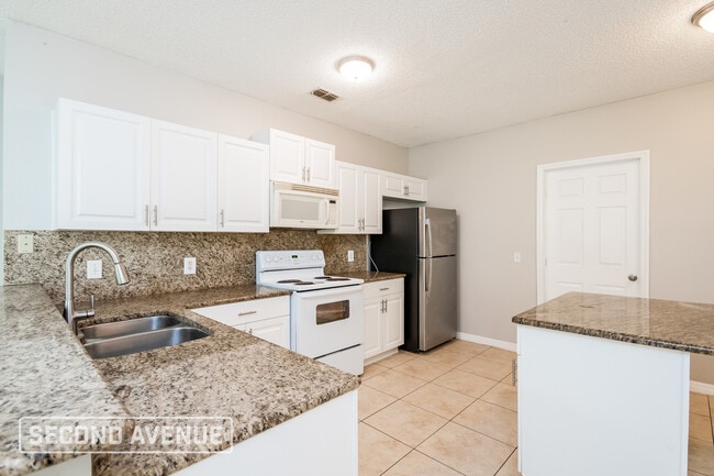 Building Photo - 623 Cotulla Dr