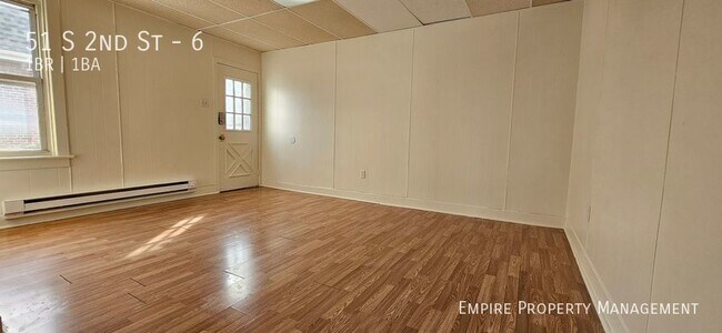 Building Photo - 2nd Floor - 1 Bedroom / 1 Bathroom in Coplay!