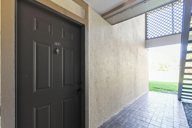 Building Photo - 1102 Duncan Cir