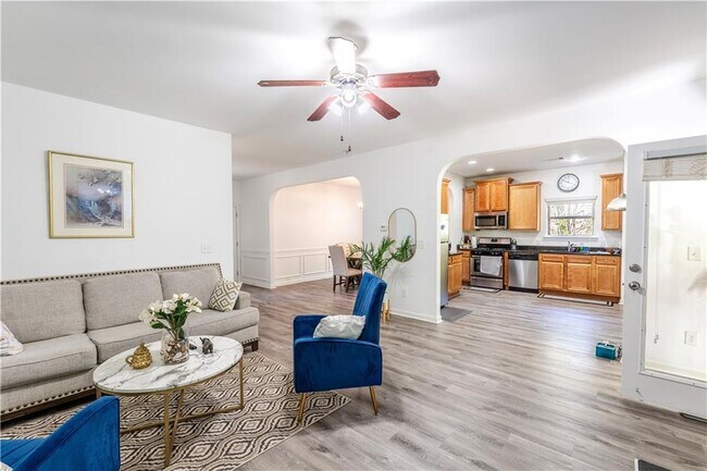 Foto del edificio - 5555 Hedge Brook Dr