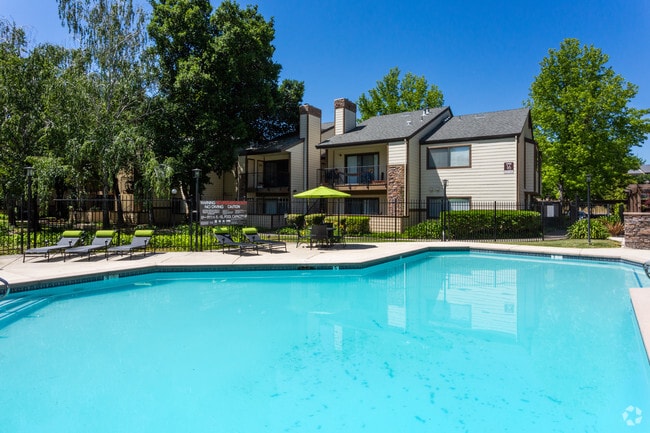 Piscina - Hidden Creek