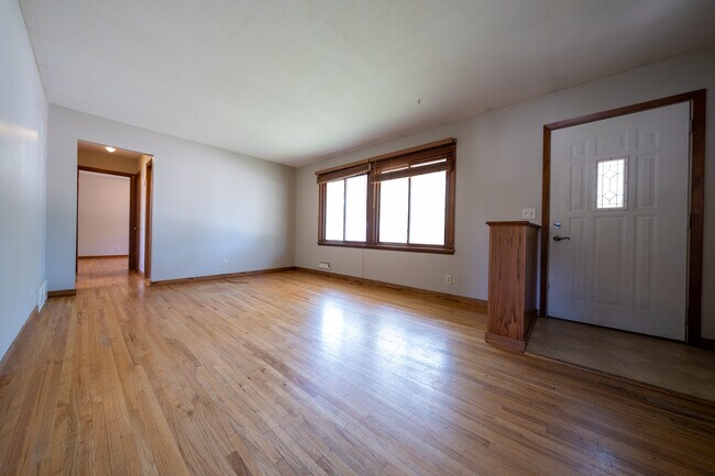 Building Photo - 961 Whitney Dr