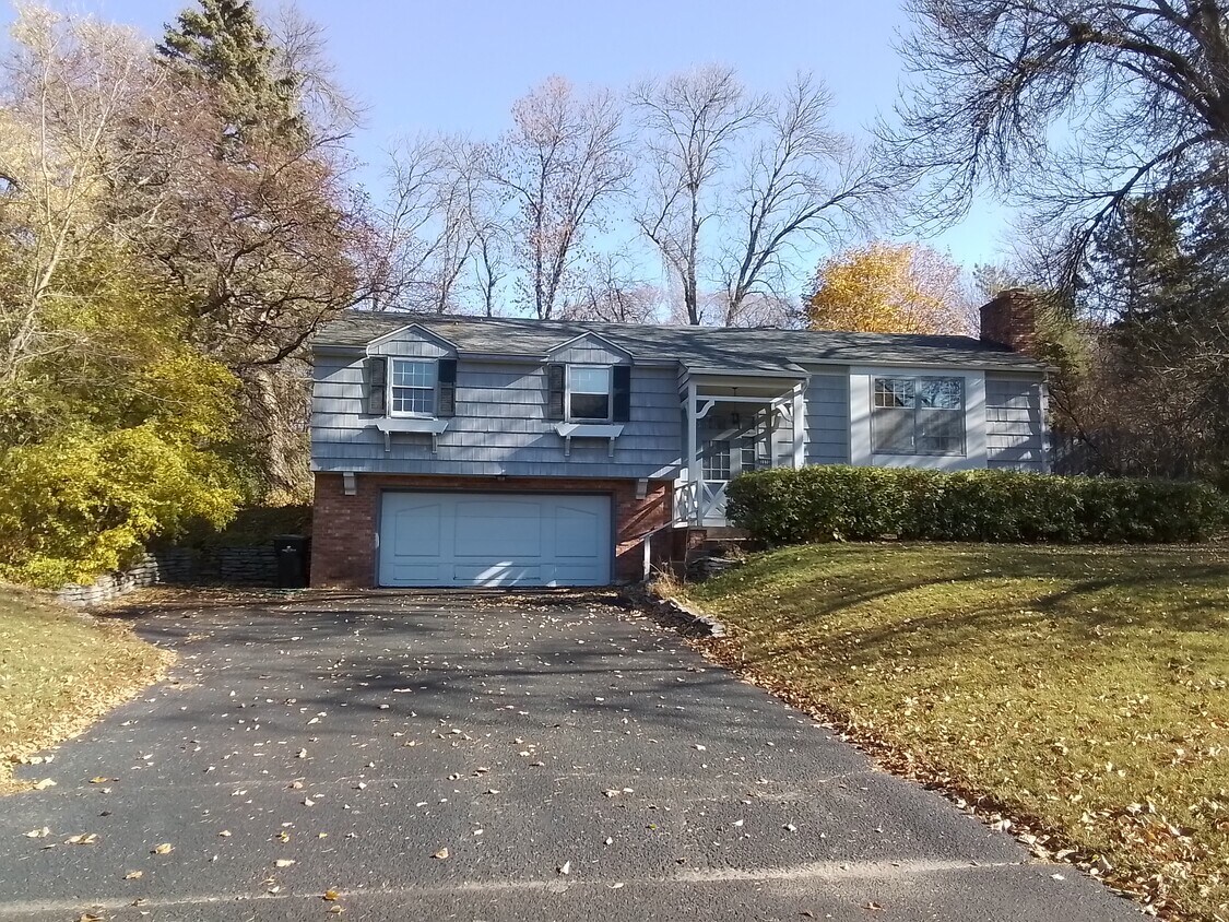 1110 Carlton Dr, Arden Hills, MN 55112 House for Rent in Arden Hills