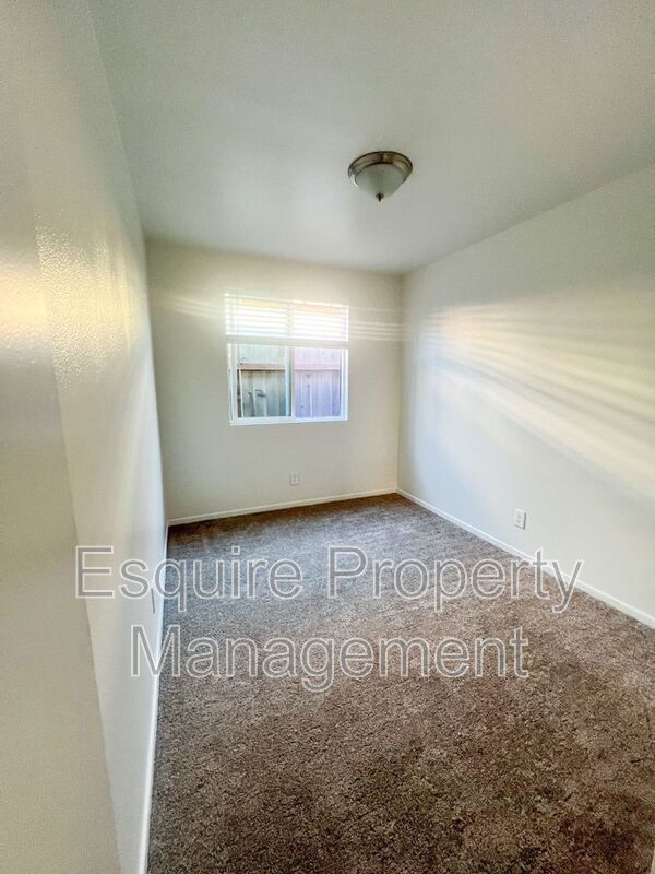 Building Photo - 309 Hill St