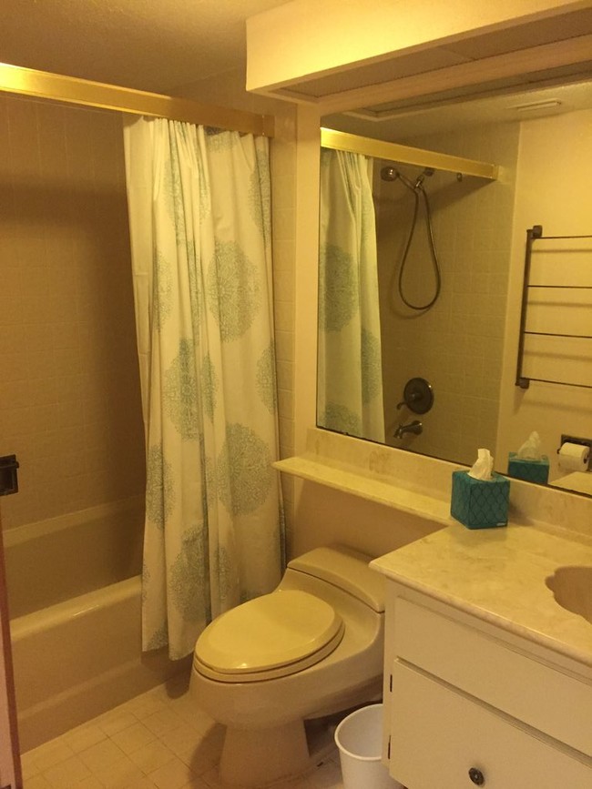 Full Bath - 36750 US-19