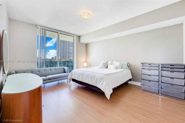 Foto del edificio - 1945 S Ocean Dr