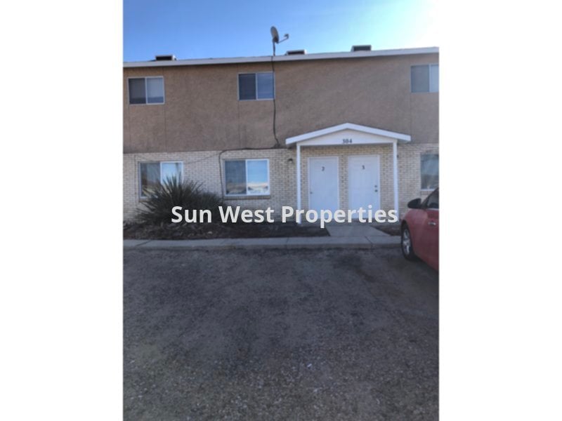 New Flooring! Two story unit! House Rental in Aztec, NM